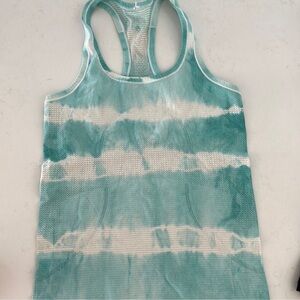 Lululemon tank